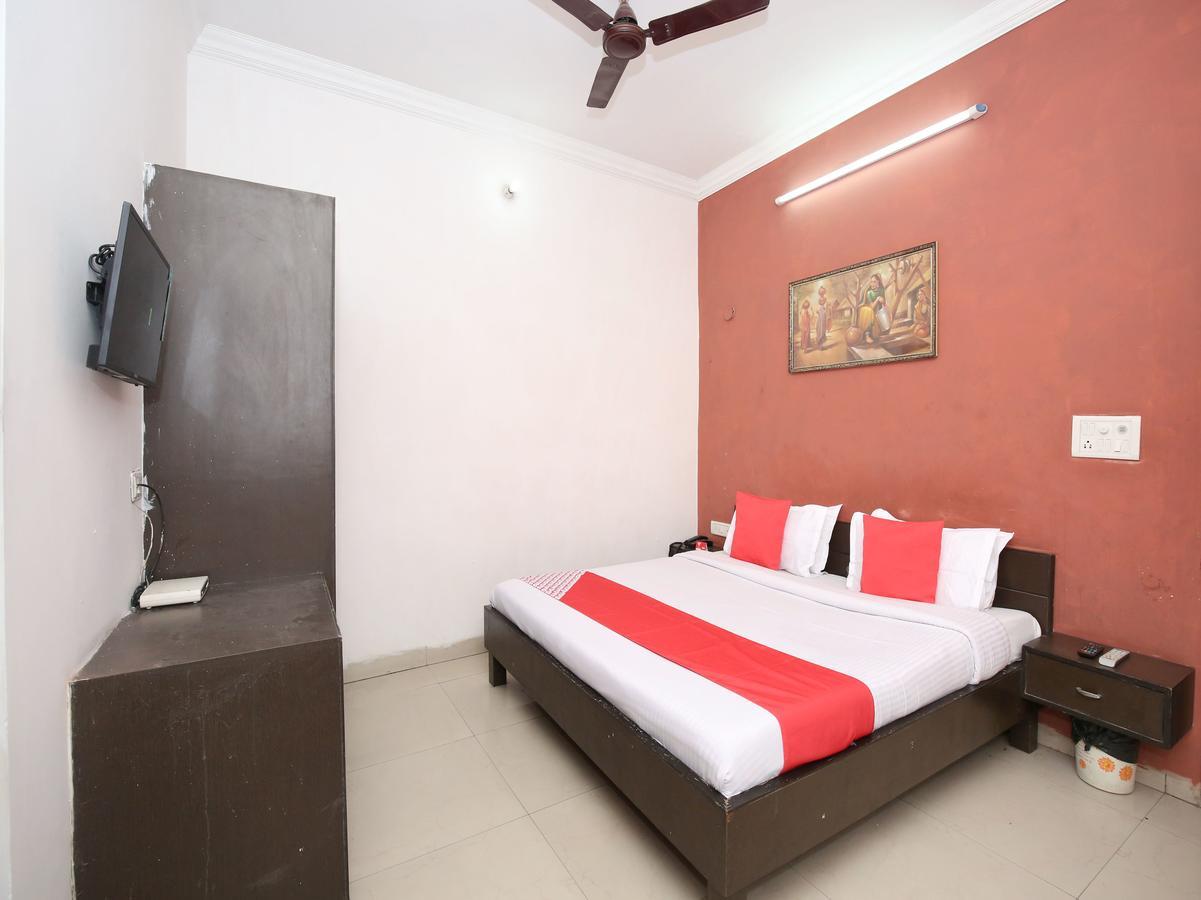 Oyo 12972 Hotel Krishna Castle Amritsar Exteriér fotografie