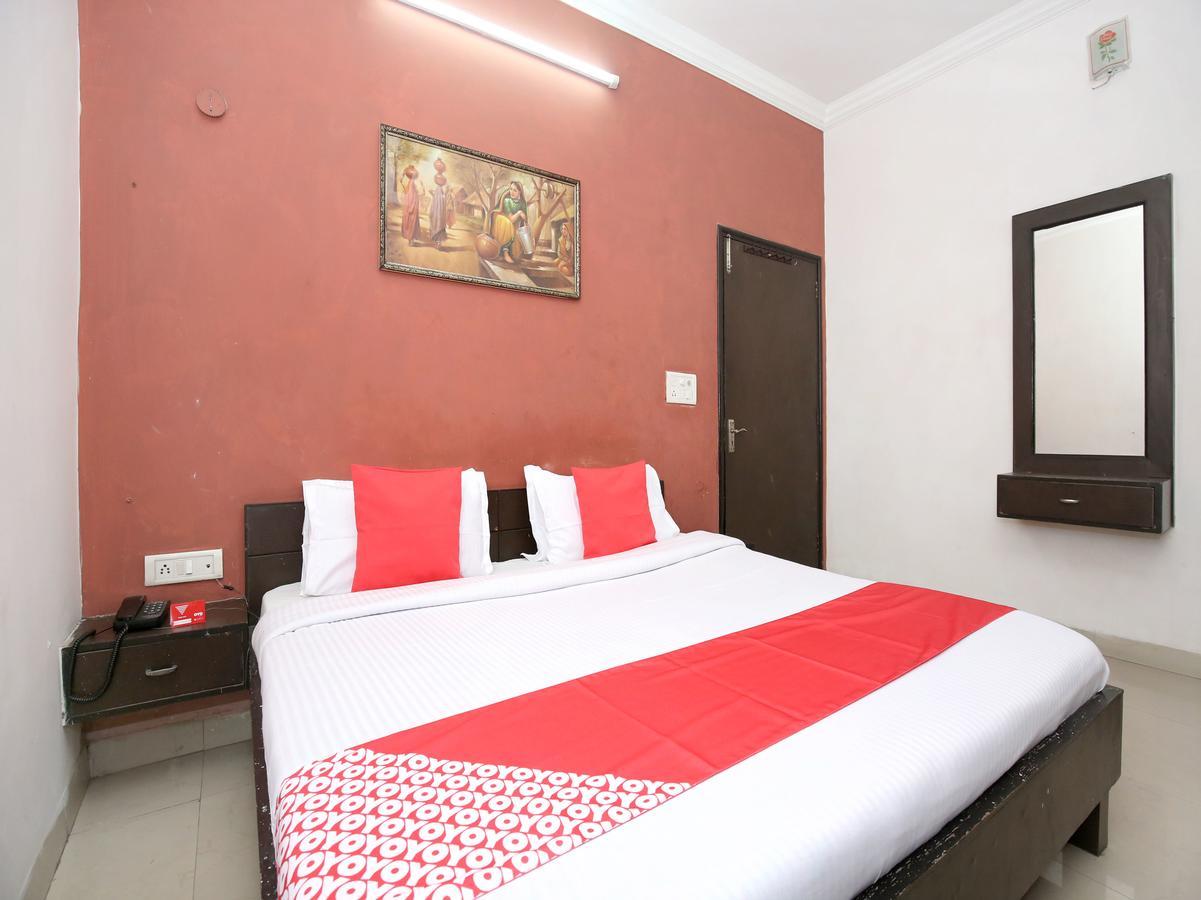 Oyo 12972 Hotel Krishna Castle Amritsar Exteriér fotografie