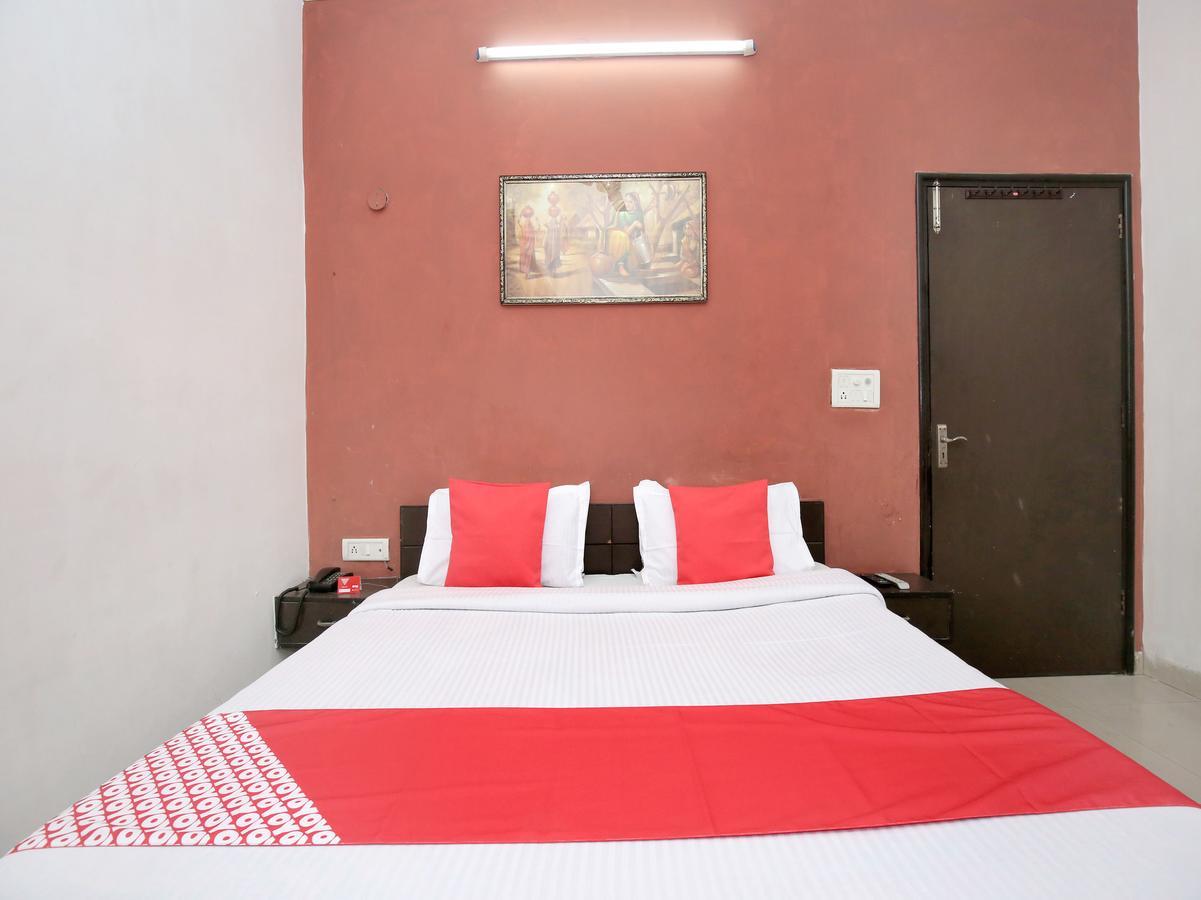 Oyo 12972 Hotel Krishna Castle Amritsar Exteriér fotografie