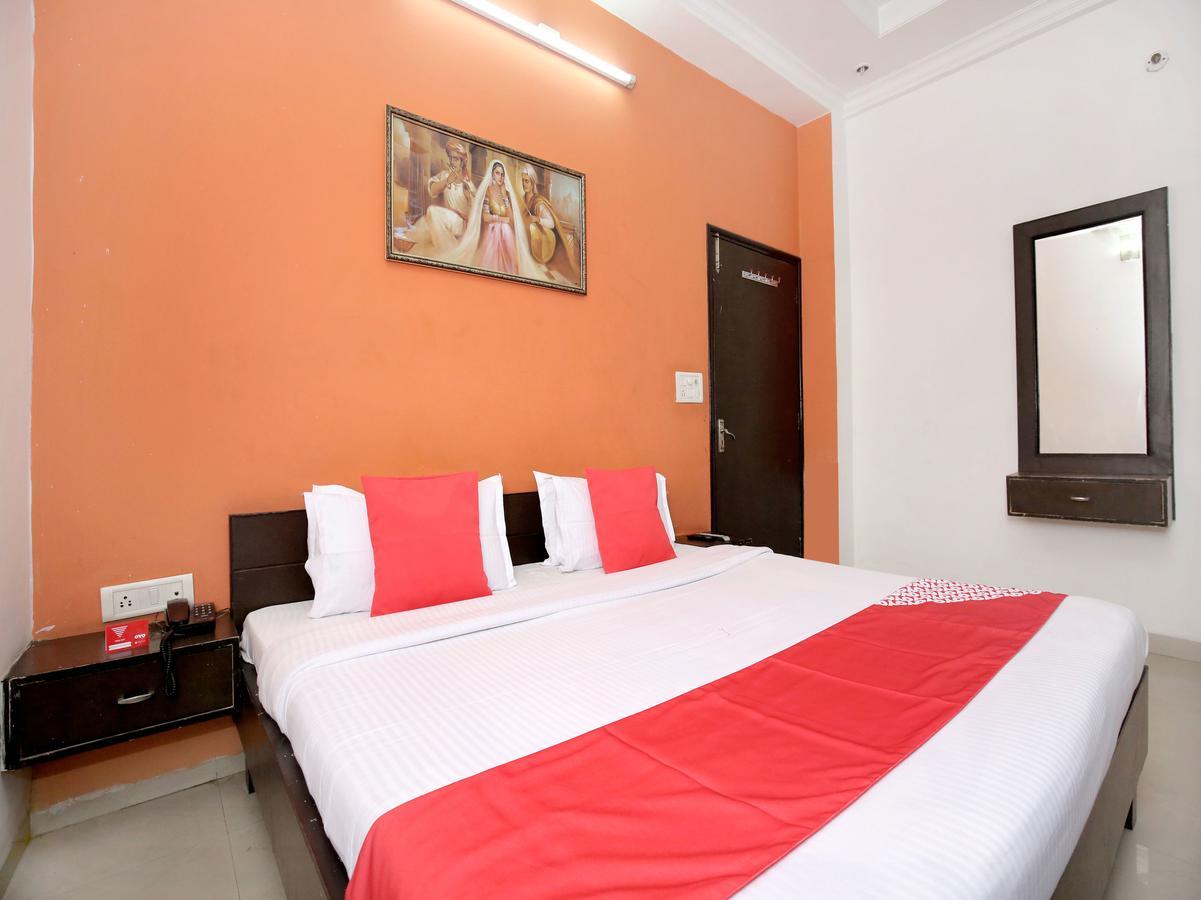 Oyo 12972 Hotel Krishna Castle Amritsar Exteriér fotografie