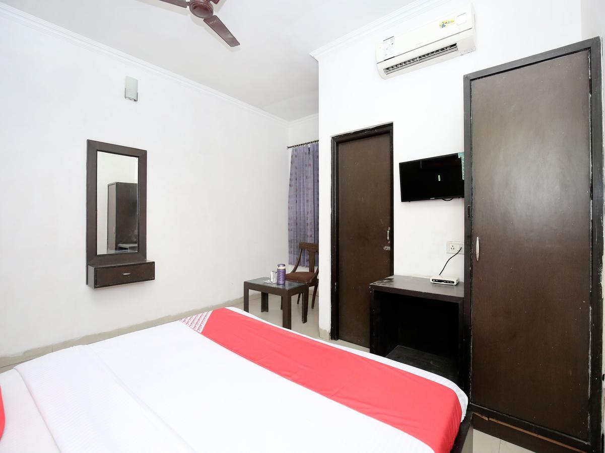 Oyo 12972 Hotel Krishna Castle Amritsar Exteriér fotografie